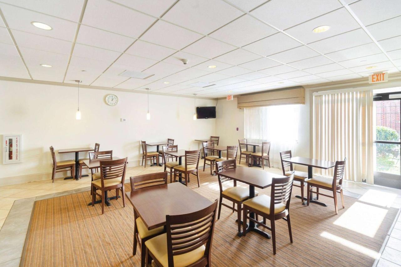 Ramada By Wyndham Jackson Ms Hotel Exterior photo